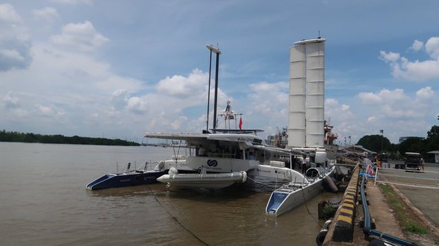 Cận cảnh bên trong con tàu chạy quanh Trái Đất 5 năm không cần đổ nhiên liệu, hiện đang cập cảng ở TP.HCM - Ảnh 1.