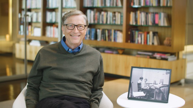 Bill Gates dạy nữ MC bài học thấm thía bằng cách tặng 1 tấm séc và bảo cô cô muốn điền bao nhiêu tiền tùy ý - Ảnh 1.