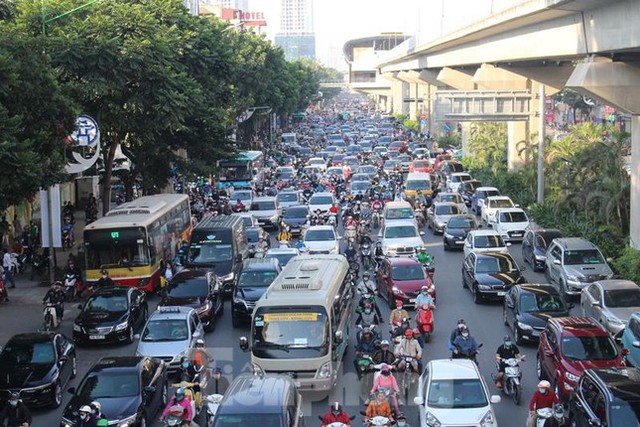 Cận cảnh tuyến đường rộng nhất Hà Nội chuẩn bị tách dòng ô tô, xe máy - Ảnh 3.
