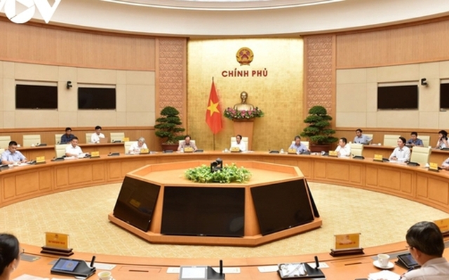 Phó Thủ tướng Lê Văn Thành họp triển khai thu phí điện tử không dừng.