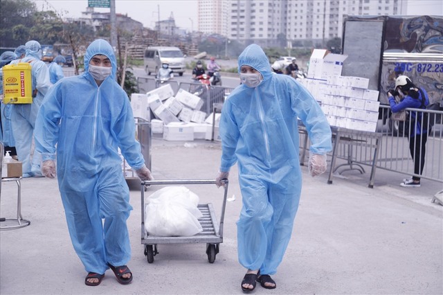 ‘Chảy máu chất xám’ y tế công: Hơn 5000 nhân viên y tế nghỉ việc vì mức lương không đủ sống, còn người nghèo chẳng thể bước vào bệnh viện tư - Ảnh 2.