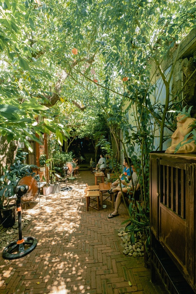  Vi vu một vòng các quán cafe “xinh xỉu” ở xứ Huế: Nước ngon đến “nghiện”, góc nào đứng vào cũng có ảnh đẹp - Ảnh 24.