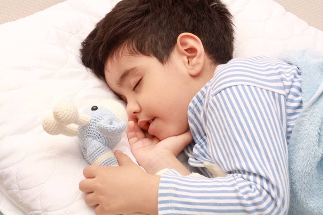 Trẻ 5 tuổi trằn trọc khó ngủ, thức giấc đột ngột giữa đêm vì 8 thủ phạm mà bố mẹ không hề hay biết - Ảnh 6.