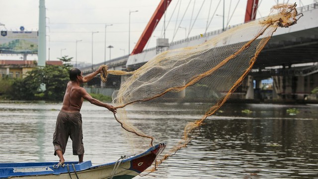  “Tỷ phú ghe ôm” 40 năm cứu người, vớt xác trôi sông: Nhỡ không cứu được người ta, tức lắm! - Ảnh 8.