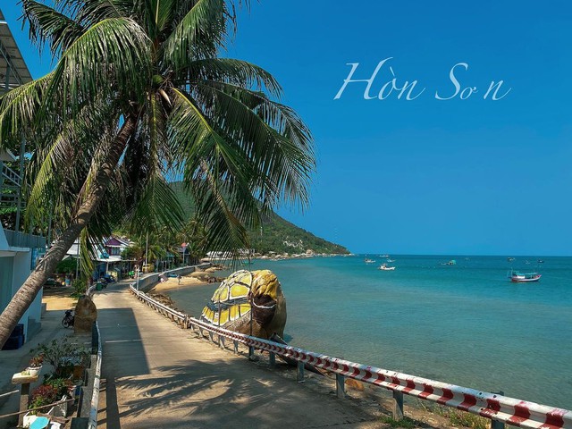 Hòn Sơn được ví như Maldives thu nhỏ tại miền Tây có gì mà nhiều người chọn là địa điểm lý tưởng cho kỳ nghỉ hè - Ảnh 1.