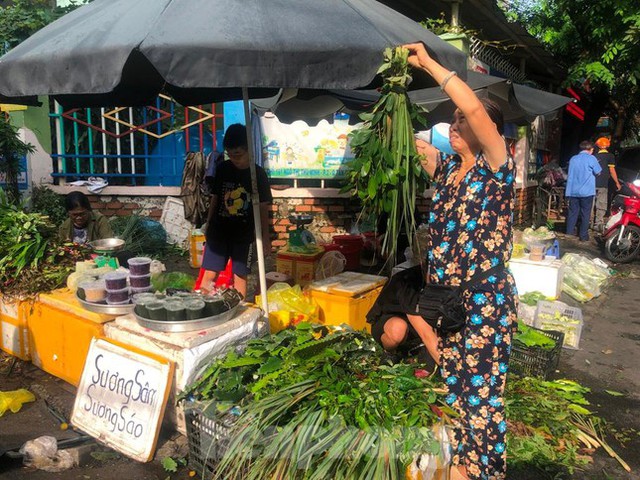  ‘Bán hết xe lá xông, kiếm được 500.000 đồng…’  - Ảnh 9.