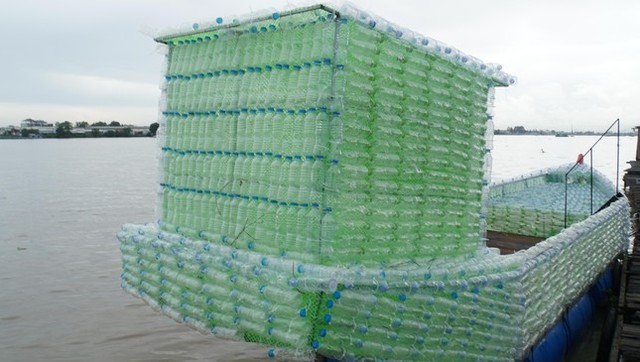 Độc đáo chiếc thuyền làm từ 2.500 chai nhựa giữa sông Hậu  - Ảnh 7.
