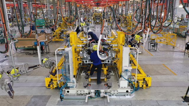 Inside the Mercedes-Benz Vietnam factory, which has just put on a new coat of 33 million USD, owns 6 of the world's most modern luxury car production and assembly technologies - Photo 5.