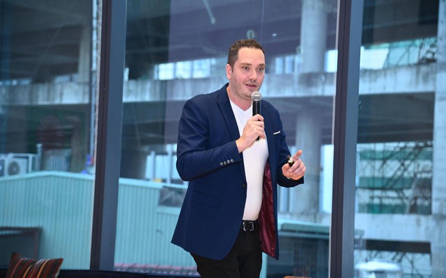 Ông Aske Østergård, CEO và Đồng Sáng lập, Decision Lab chia sẻ tại sự kiện