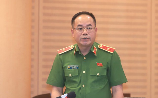 Phó Giám đốc Công an thành phố Nguyễn Thanh Tùng trao đổi tại cuộc họp.