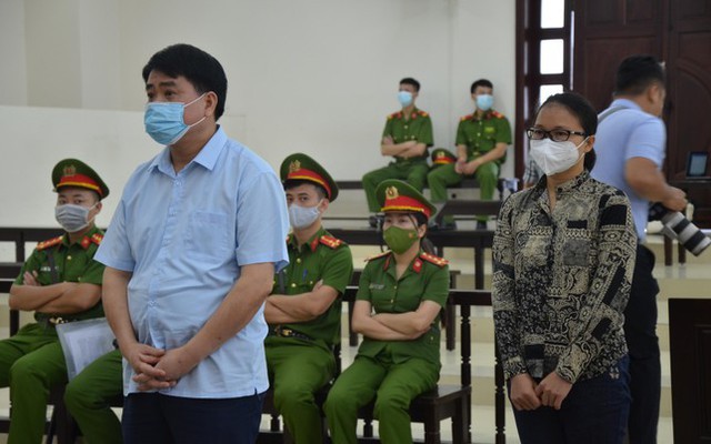 Cựu Chủ tịch Nguyễn Đức Chung cùng đồng phạm tại tòa.