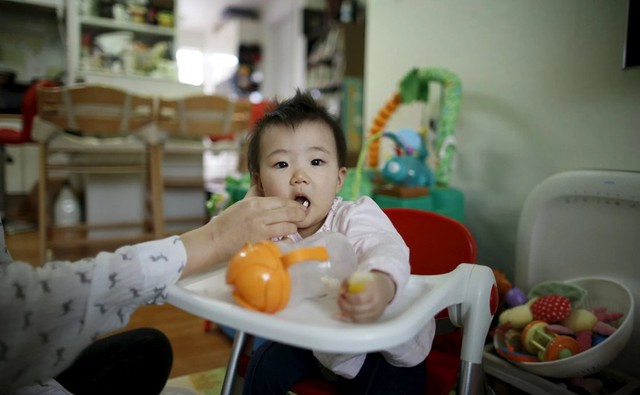 Áp lực công việc và chi phí nuôi dạy trẻ quá cao, gần 40% phụ nữ Hàn Quốc KHÔNG có ý định sinh con - Ảnh 3.