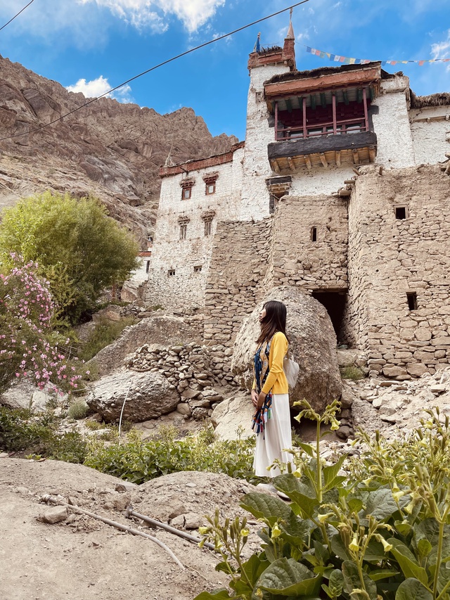 Trải nghiệm khó quên ở Tiểu Tây Tạng của cô gái Việt bỏ công việc văn phòng để đi du lịch: Thời tiết lạnh buốt, móng tay và tóc gãy vì khô, shock độ cao khi băng đèo cao nhất thế giới… - Ảnh 4.