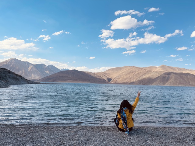 Trải nghiệm khó quên ở Tiểu Tây Tạng của cô gái Việt bỏ công việc văn phòng để đi du lịch: Thời tiết lạnh buốt, móng tay và tóc gãy vì khô, shock độ cao khi băng đèo cao nhất thế giới… - Ảnh 6.