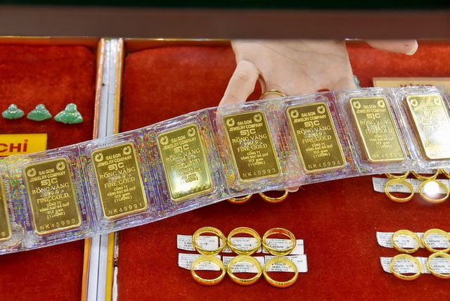 “Bốc hơi” gần 3 triệu đồng, vàng SJC xuống dưới 65 triệu đồng/lượng - Ảnh 1.