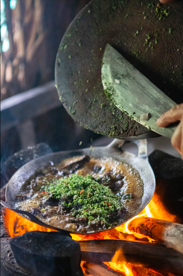 Chái bếp - một “căn nhà” được xây riêng chỉ để nấu cơm ở miền Tây, nơi ám đầy mùi khói bếp nhưng chất chứa bao kỷ niệm về mái ấm gia đình - Ảnh 25.