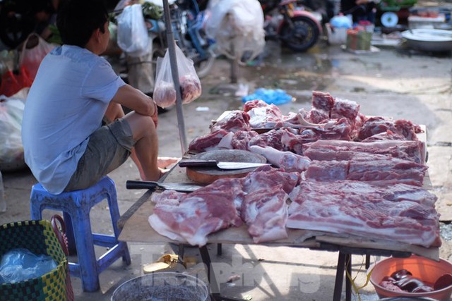 Giá thịt lợn tăng sốc, tiểu thương ế hàng vì sức mua yếu - Ảnh 3.