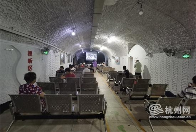 Bên trong hầm trú ẩn tránh nóng ở Trung Quốc - Ảnh 2.