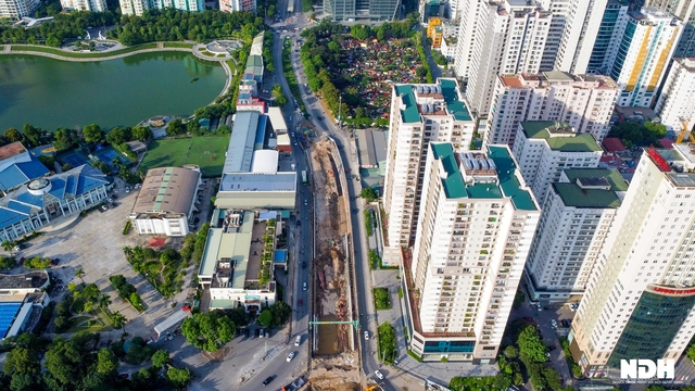 Dự án hầm chui Lê Văn Lương: Đã đục thông hai ống hầm, dự kiến về đích trong tháng 10 - Ảnh 2.