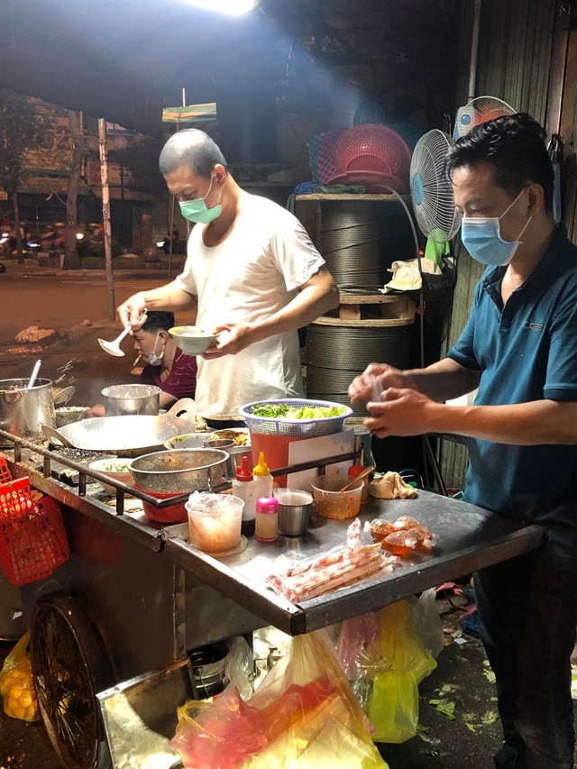 Những quán ăn mở cửa khuya suốt mấy mươi năm nay để phục vụ hội cú đêm Sài Gòn - Ảnh 12.