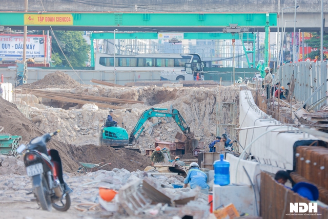 Dự án hầm chui Lê Văn Lương: Đã đục thông hai ống hầm, dự kiến về đích trong tháng 10 - Ảnh 6.