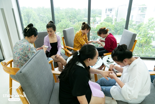 Một công ty mở hẳn “tiệm nails” vào giờ trưa để giúp toàn bộ nhân viên nữ được làm đẹp và thư giãn, cùng khu vực giải trí trị giá hơn chục tỷ - Ảnh 22