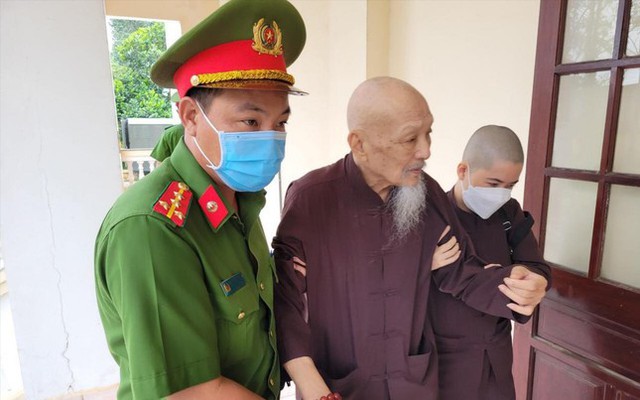 Ông Lê Tùng Vân bị đưa đến phiên tòa sơ thẩm Ảnh: P.V