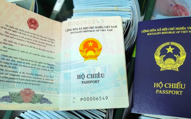 Hộ chiếu phổ thông mẫu mới của Việt Nam. (Ảnh: BCA)