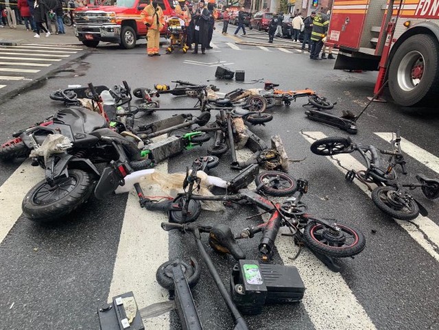 Xe đạp điện dùng pin Trung Quốc gây ra vấn nạn cháy nổ tại New York - Ảnh 1.