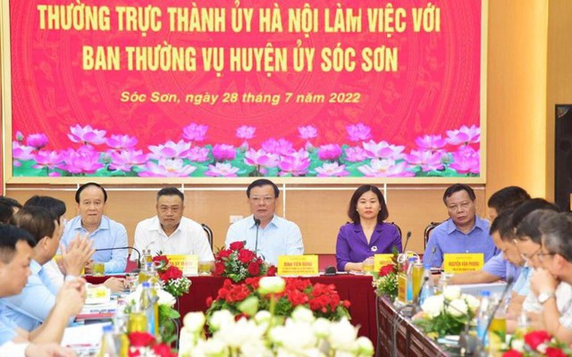 Thường trực Thành ủy Hà Nội làm việc với Ban Thường vụ huyện ủy Sóc Sơn. Ảnh: PV
