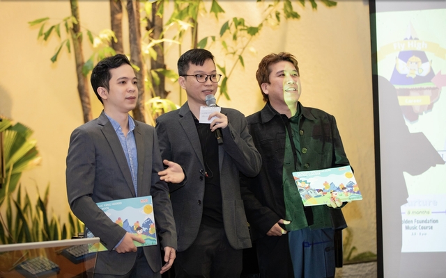 Bộ ba tác giả biên soạn chương trình Nền Tảng Vàng - Golden Foundation Music Course, các nhà giáo (từ trái sang phải) Phạm Kim Long, Phạm Kỳ Anh, Nguyễn Minh Tiến chia sẻ tại sự kiện.