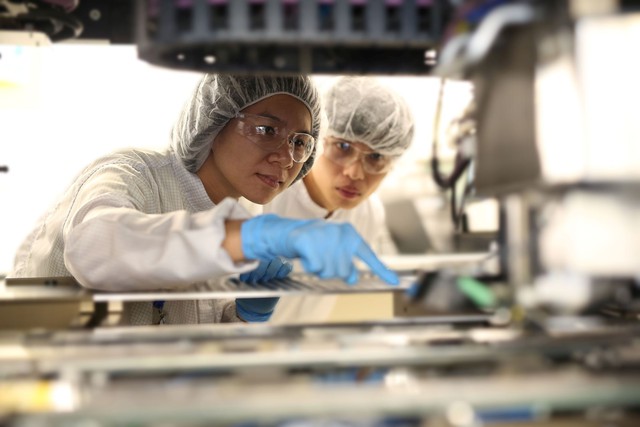 Giám đốc bán lẻ Intel châu Á: Nhà máy tại Việt Nam giúp Intel tăng sản lượng chất bán dẫn và tăng công suất sản xuất chip  - Ảnh 2.