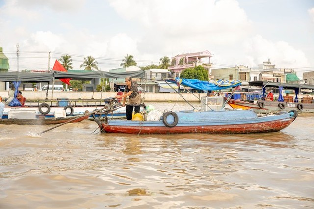  Bất ngờ trước sự thay đổi ở ghe bún riêu của dì Hai - bà hoàng nước dùng sau đúng 10 năm được Gordon Ramsay ghé thăm, quảng bá toàn thế giới - Ảnh 18.