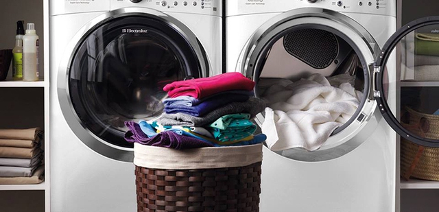 Tuyệt chiêu đơn giản khi giặt đồ để quần áo của bạn luôn sạch sẽ, không lo sờn rách - Ảnh 2.