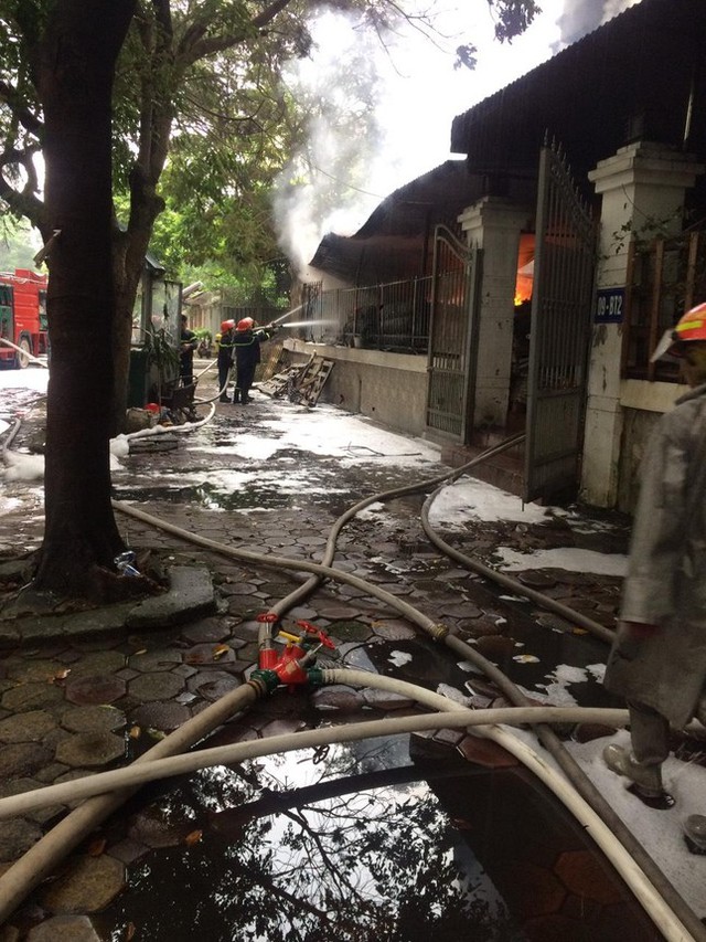 Hà Nội: Cháy lớn tại nhà liền kề Khu đô thị Pháp Vân - Ảnh 2.