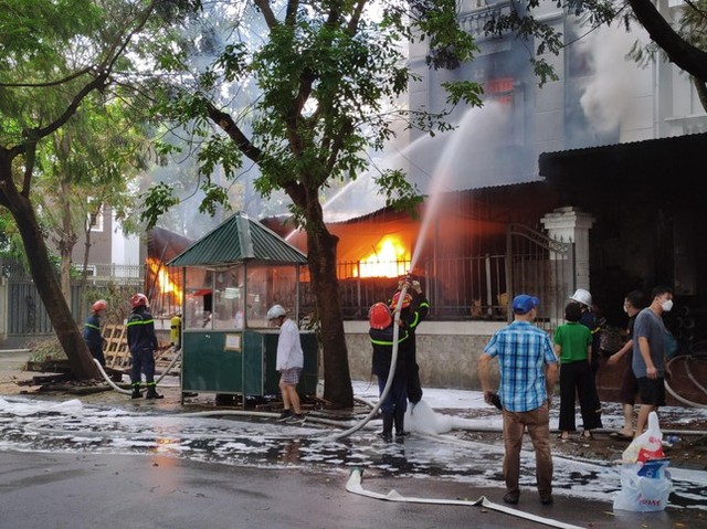 Hà Nội: Cháy lớn tại nhà liền kề Khu đô thị Pháp Vân - Ảnh 3.
