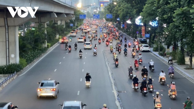Hà Nội: Xe máy vẫn chung lối ô tô sau một tuần phân làn đường Nguyễn Trãi - Ảnh 11.