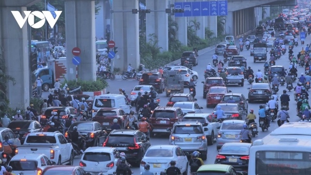Hà Nội: Xe máy vẫn chung lối ô tô sau một tuần phân làn đường Nguyễn Trãi - Ảnh 6.