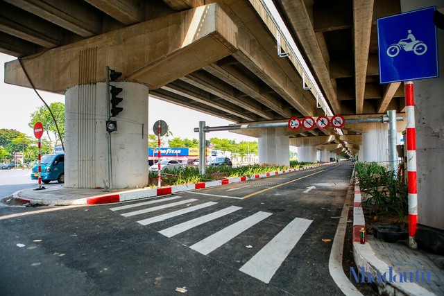 Cận cảnh cầu vòm sắt vượt hồ dành riêng cho xe máy mới thông xe ở Hà Nội - Ảnh 8.