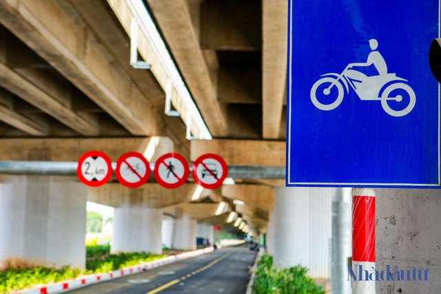 Cận cảnh cầu vòm sắt vượt hồ dành riêng cho xe máy mới thông xe ở Hà Nội - Ảnh 9.