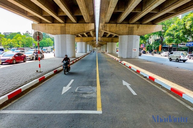 Cận cảnh cầu vòm sắt vượt hồ dành riêng cho xe máy mới thông xe ở Hà Nội - Ảnh 10.