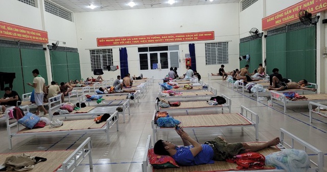 40 người từ Campuchia nhập cảnh trái phép vào Việt Nam đang được lưu trú tại huyện An Phú, tỉnh An Giang 40 người từ Campuchia nhập cảnh trái phép vào Việt Nam đang được lưu trú tại huyện An Phú, tỉnh An Giang