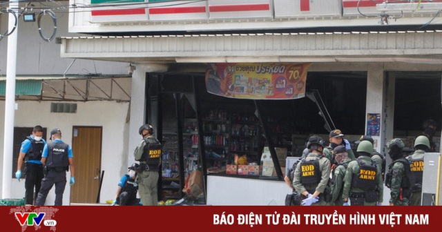Một cửa hàng tiện lợi hứng bị tấn công vào sáng 17/8. (Ảnh: Reuters)