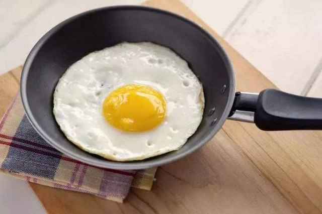 1 kiểu ăn trứng gà khiến trẻ dậy thì sớm, kìm hãm sự phát triển chiều cao - Ảnh 1.