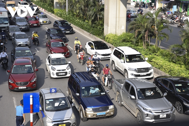 Đường Nguyễn Trãi vẫn lộn xộn sau phân làn, người tham gia giao thông ý thức kém - Ảnh 5.