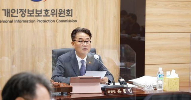 Ông Yoon Jong In, chủ tịch Ủy ban Bảo vệ Thông tin cá nhân Hàn Quốc (PICP), tại phiên họp ở Seoul sáng 14-9 - Ảnh: THE KOREAN TIMES