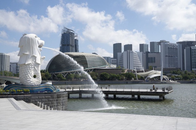 Singapore thay vị trí của Hong Kong trở thành trung tâm tài chính châu Á - Ảnh: BLOOMBERG