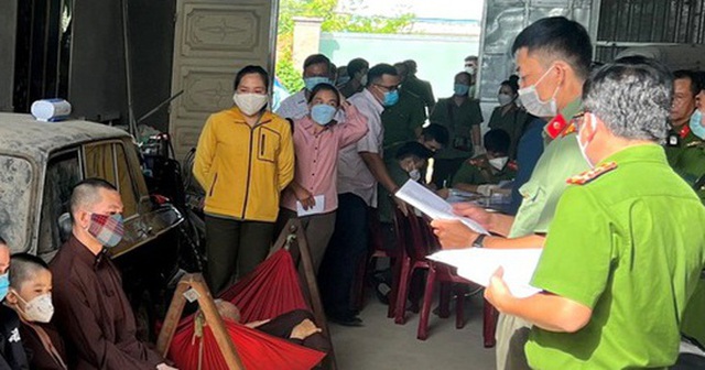 Buổi lấy mẫu ADN những người tại "Tịnh thất Bồng Lai" có sự chứng kiến của các ban ngành, đoàn thể, chính quyền địa phương