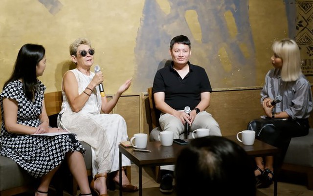 Bà Patricia Marques - Tổng Giám đốc Starbucks Việt Nam đang chia sẻ với giới truyền thông.