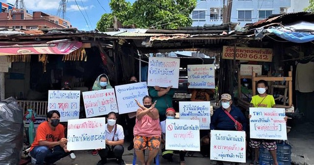 Công nhân nhà máy tái chế ở Thái Lan phản đối việc nhập khẩu rác. Nguồn: Bangkok Tribute